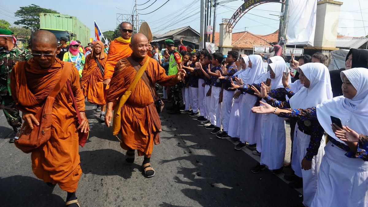 THUDONG DAN WAISAK: JEJAK SUNYI MENUJU KERUKUNAN SEMESTA